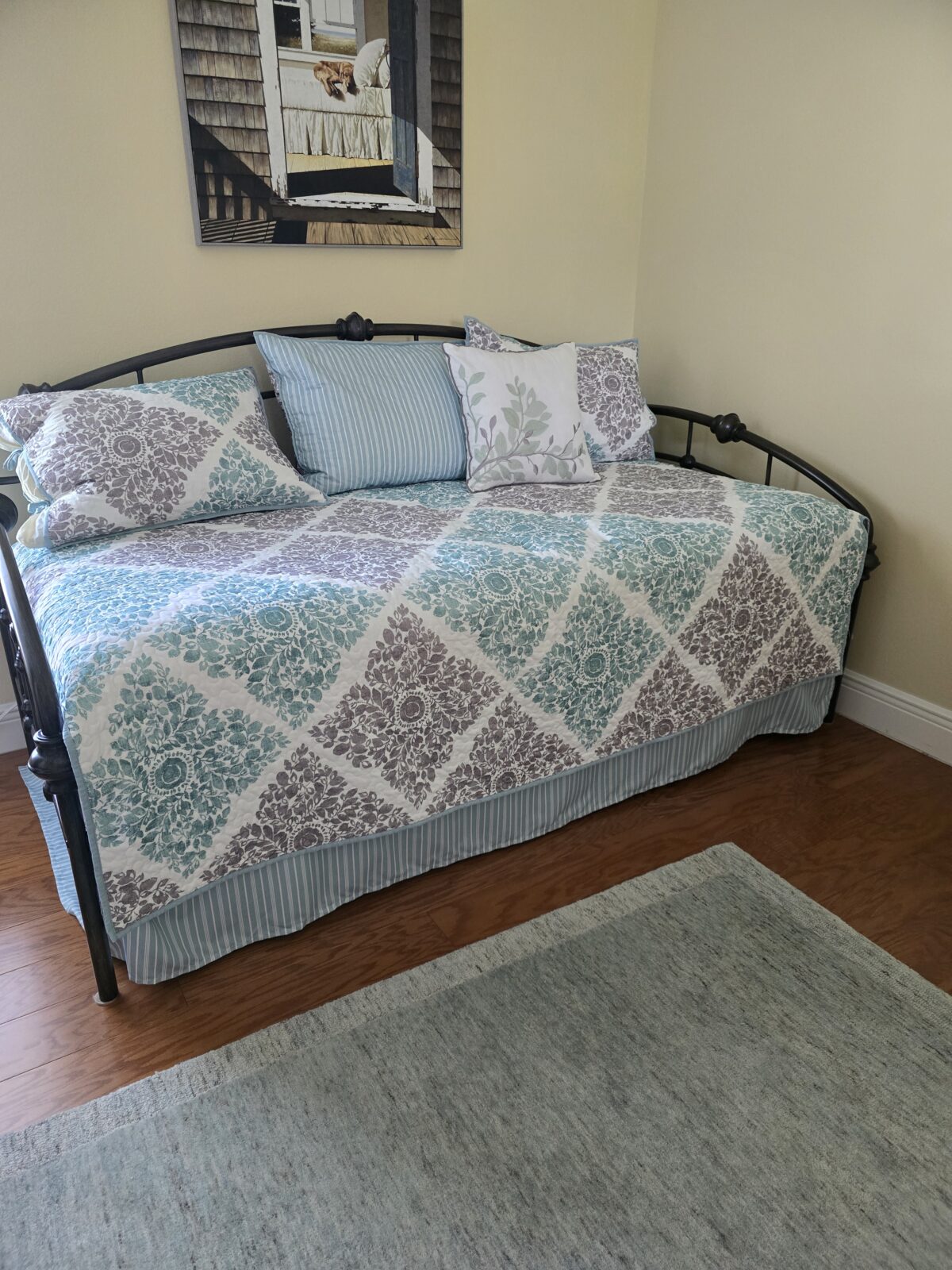 Twin Sized Bronze Metal Trundle Daybed | Villages-News.com | Classifieds